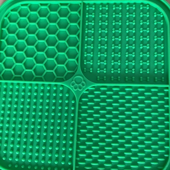 Dog/cat licking Mat for slow feeding. - Picture 2 of 5